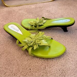 Vintage glacee Lime Green kitten heels